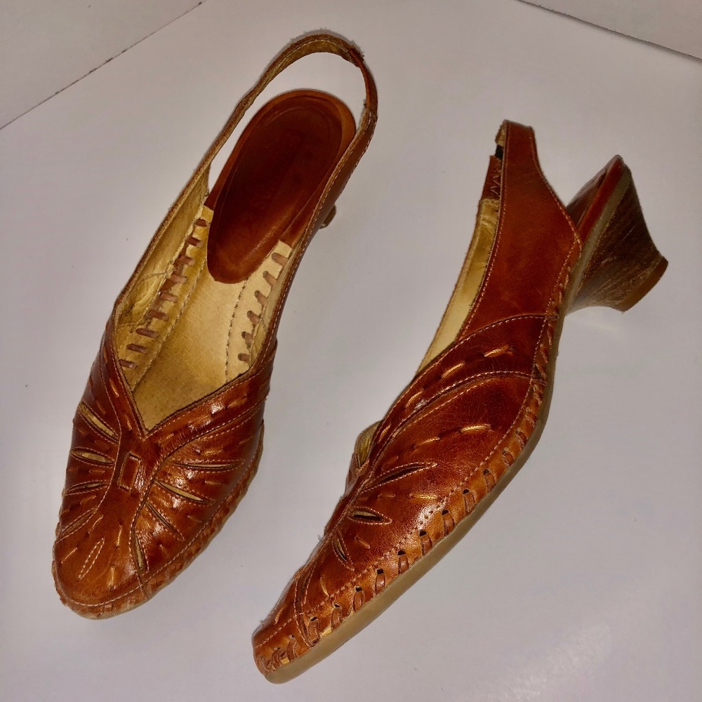 Pikolinos Saddle Color Sling Back Sandal - size 37 or US 7
